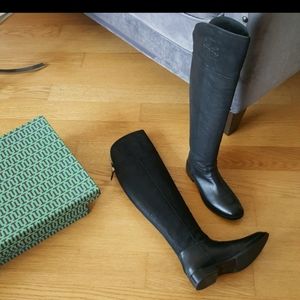 Authentic Tory Burch Simone Suede👢🛍